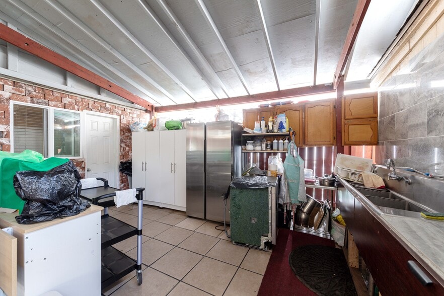 More Photos Of 1025 S Catalina St, Los Angeles Religious Facility For Sale