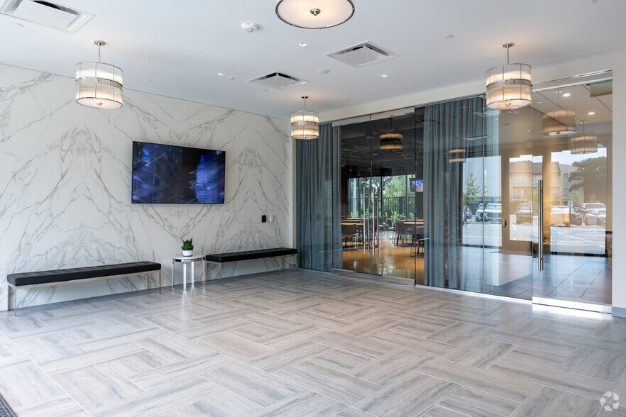 More Photos Of 190 TC Jester Blvd, Houston Office For Sale