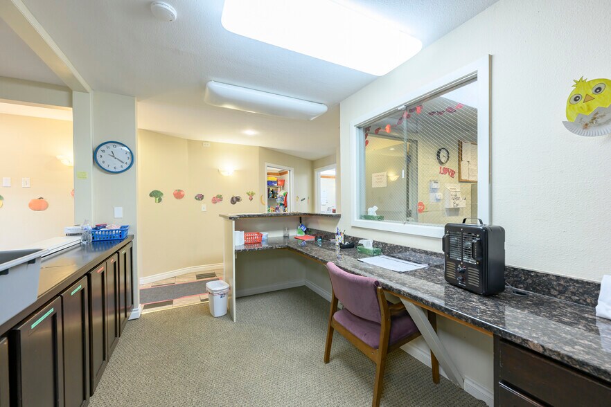 More Photos Of 504 Villa Rd, Newberg Medical For Sale