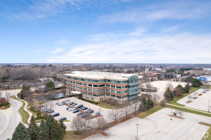 More Photos Of 475-485 Half Day Rd, Lincolnshire Unknown For Lease