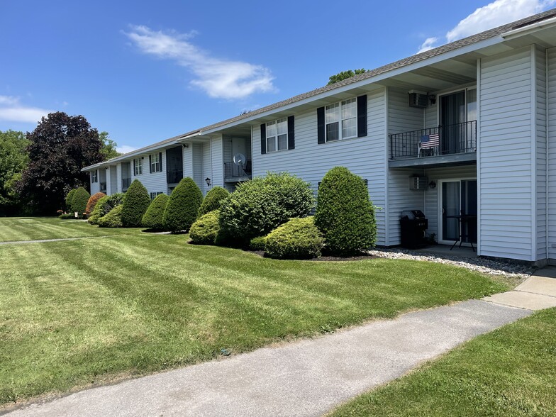 Primary Photo Of 40 Old Boorne Dr, Clinton Apartments For Sale