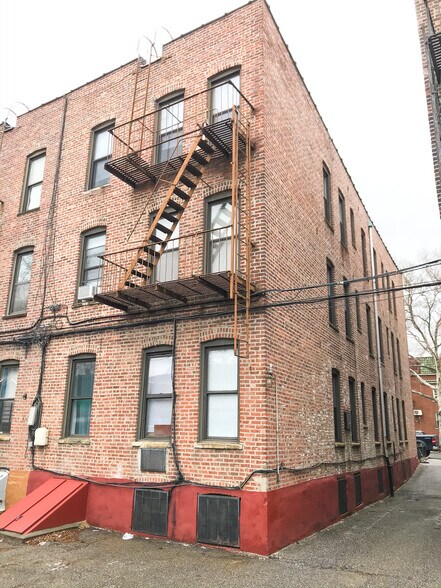 More Photos Of 3521 Crescent St, Astoria Apartments For Sale