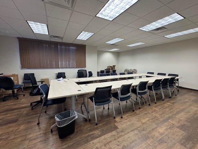 More Photos Of 100 E Market St, Lewistown Flex For Lease