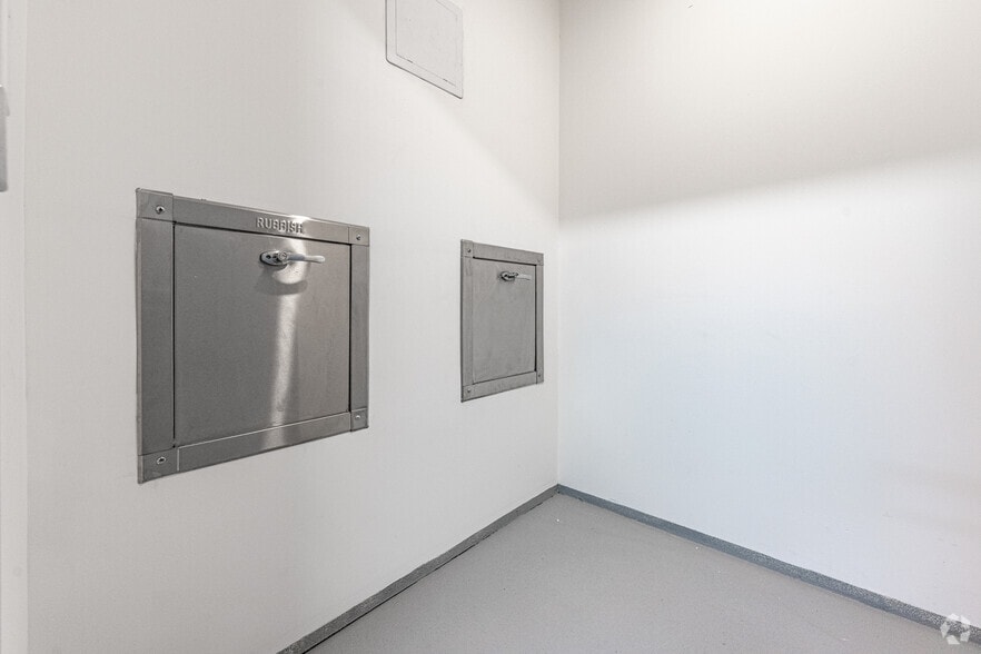 More Photos Of 300 W 60th St, Los Angeles Apartments For Sale