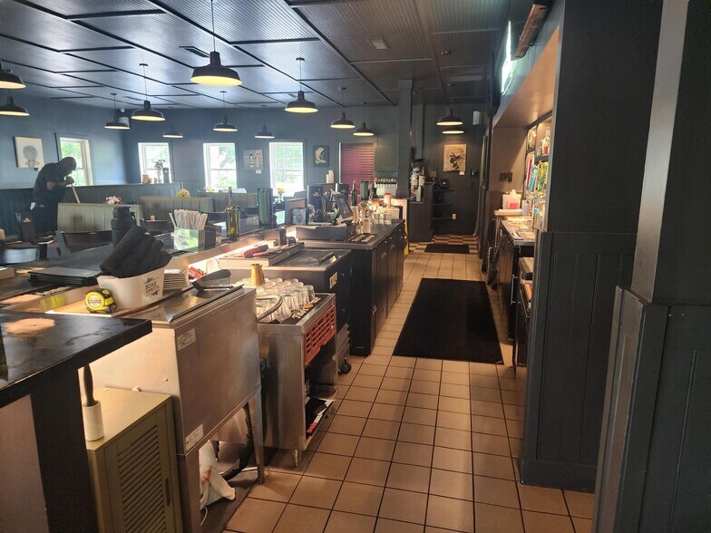 More Photos Of 309 Oak Dr, Lexington Restaurant For Sale