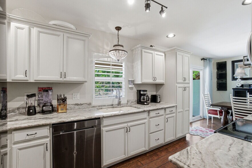 More Photos Of 4120 3rd Ave NW, Naples Apartments For Sale