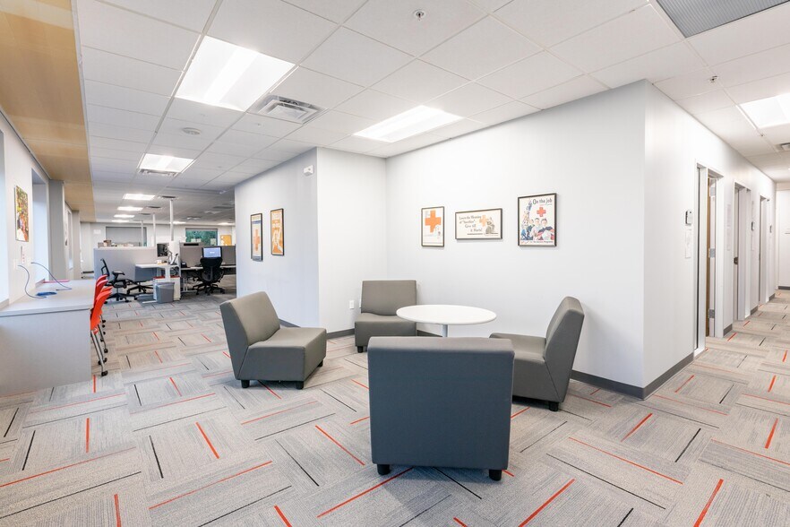 More Photos Of 7800 W Outer Dr, Detroit Medical For Lease