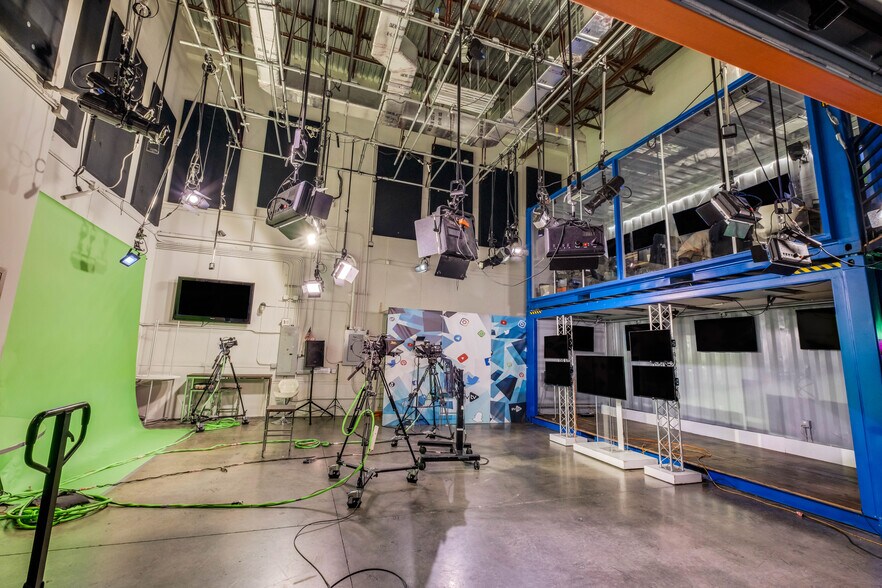 More Photos Of 7620 NW 25th St, Miami Distribution For Sale