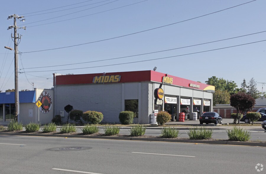 Primary Photo Of 2121 El Camino Real, Redwood City Freestanding For Lease