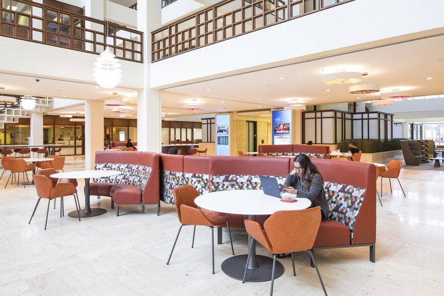 More Photos Of 400 Perimeter Center Ter, Atlanta Unknown For Lease