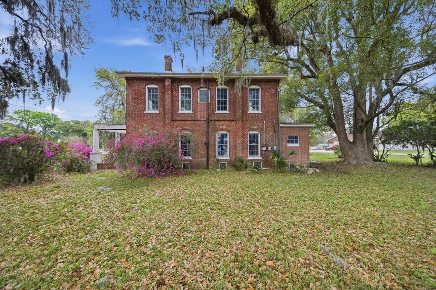 More Photos Of 120 N Main St, Bushnell Office Residential For Sale