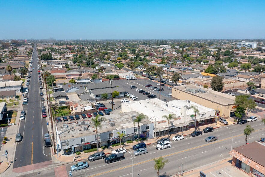 More Photos Of 17041-17047 Bellflower Blvd, Bellflower Storefront Retail Residential For Sale