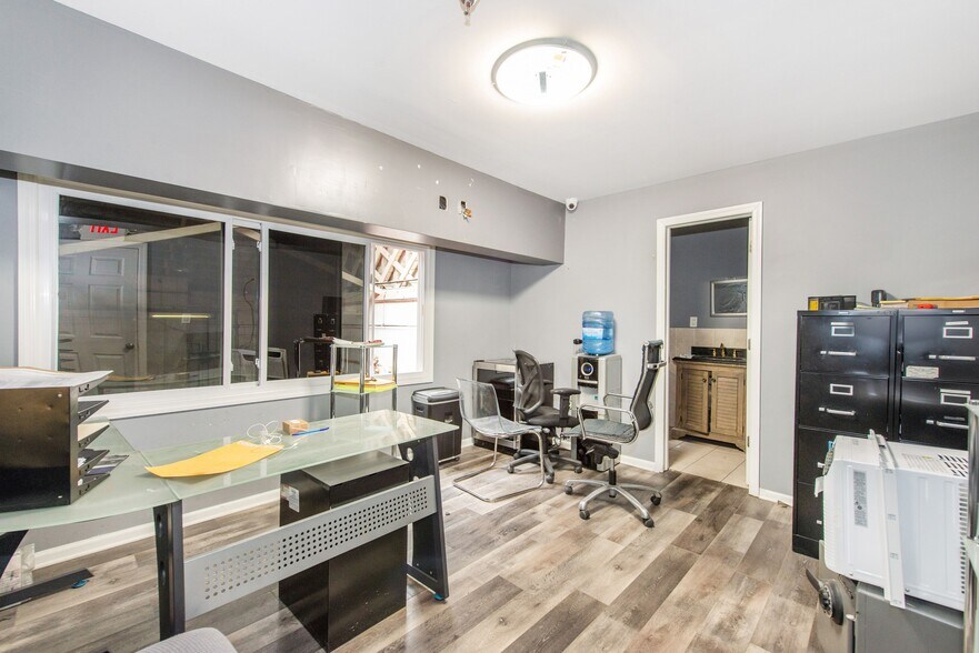 More Photos Of 858-866 Market St, Paterson Service For Lease