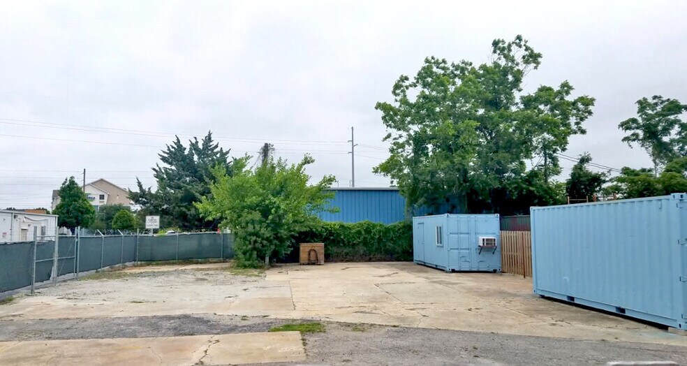 More Photos Of 447 Marion Dr, Wilmington Contractor Storage Yard For Lease