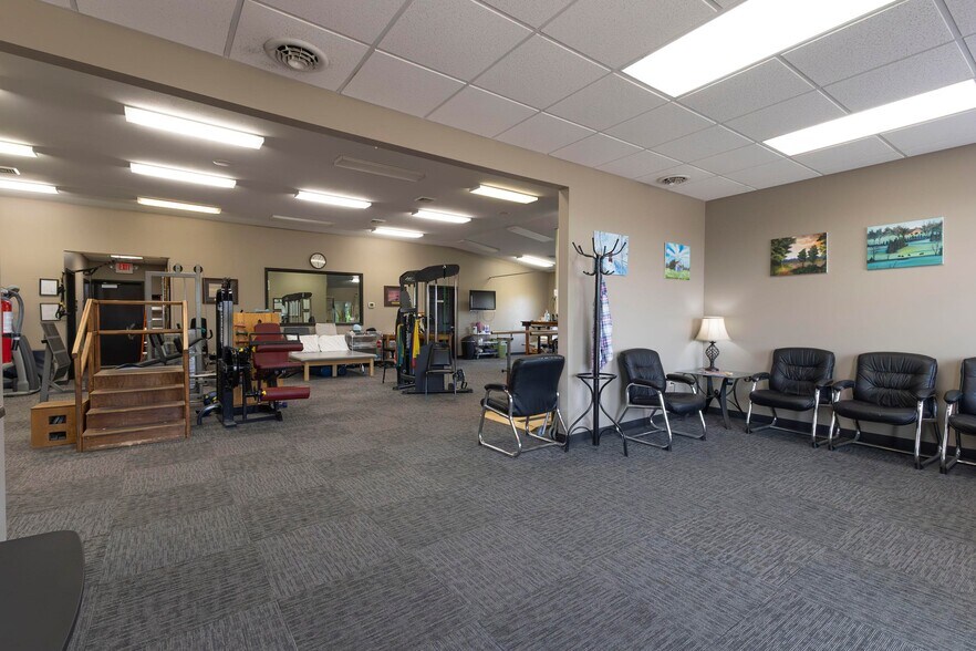 More Photos Of 2100 Silva Ln, Moberly Office For Sale