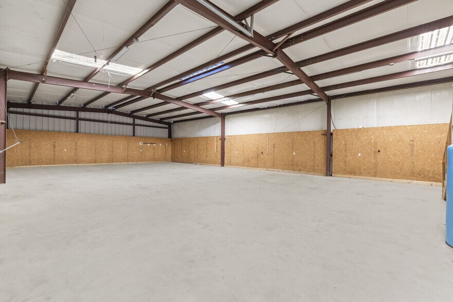 More Photos Of 18083 FM 1314 Rd, Conroe Warehouse For Lease