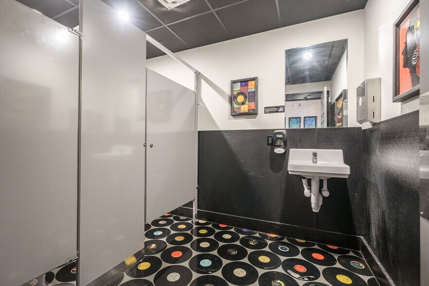 More Photos Of 117 E Allegan St, Otsego General Retail For Sale