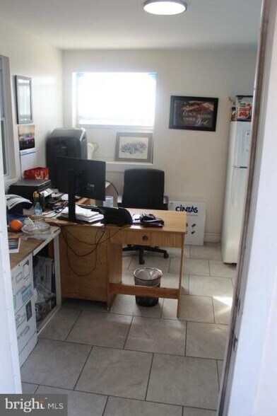 More Photos Of 706 N East St, Frederick Auto Repair For Lease