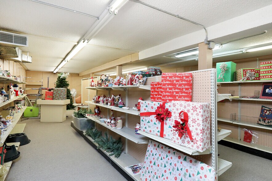 More Photos Of 106 N Wilson Ave, Jefferson Storefront For Sale