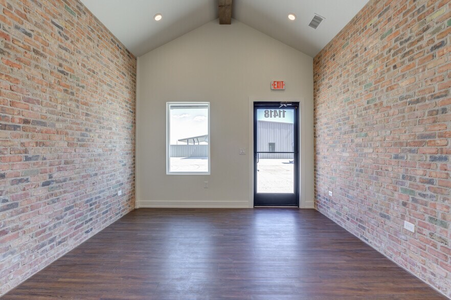 More Photos Of 11418 CR 2220, Lubbock Warehouse For Sale