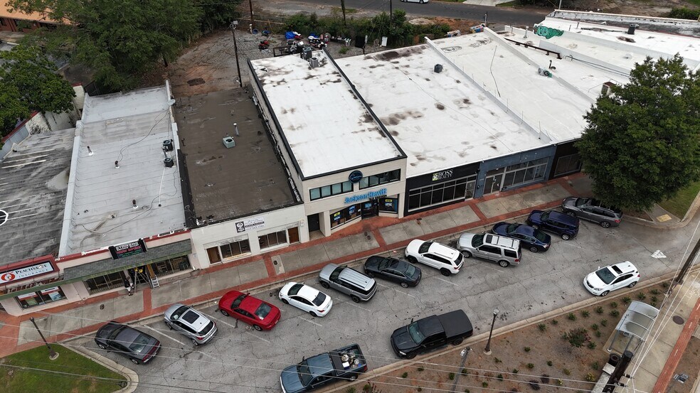 More Photos Of 3182 Glenwood Rd, Decatur Storefront For Sale