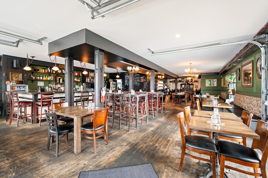 More Photos Of 150 Boul Des Bois-Francs S, Victoriaville Freestanding For Lease