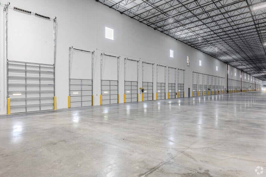 More Photos Of 175 Candler Rd, Stockbridge Warehouse For Lease