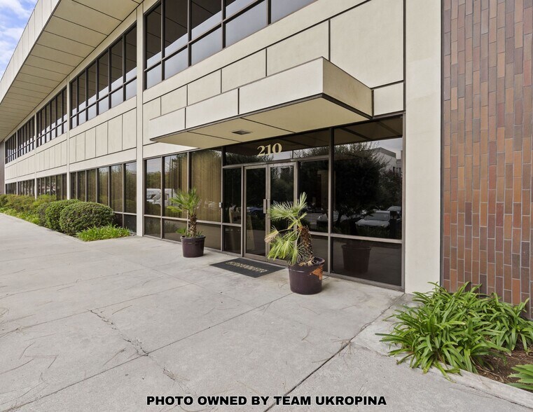 More Photos Of 210 S De Lacey Ave, Pasadena Office For Lease