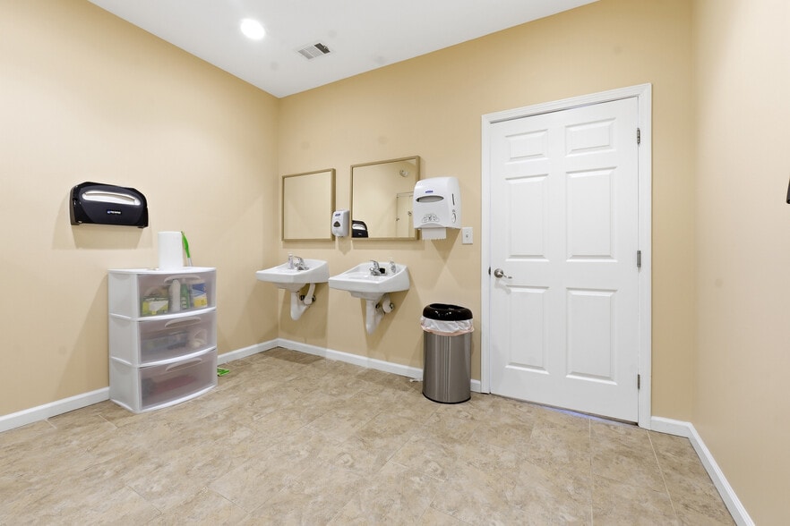 More Photos Of 415-421 W Pike St, Lawrenceville Office For Sale