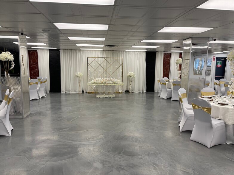 More Photos Of 3858-3870 Notre-Dame, Laval Office For Sale