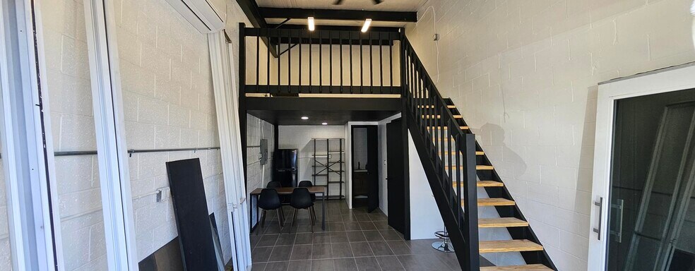 More Photos Of 1133 Industrial Blvd, Naples Manufacturing For Lease