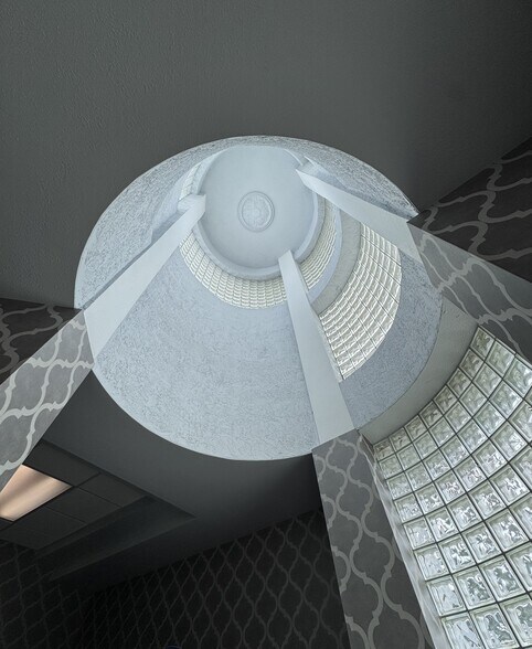 More Photos Of 2030 Bee Ridge Rd, Sarasota Office Residential For Sale