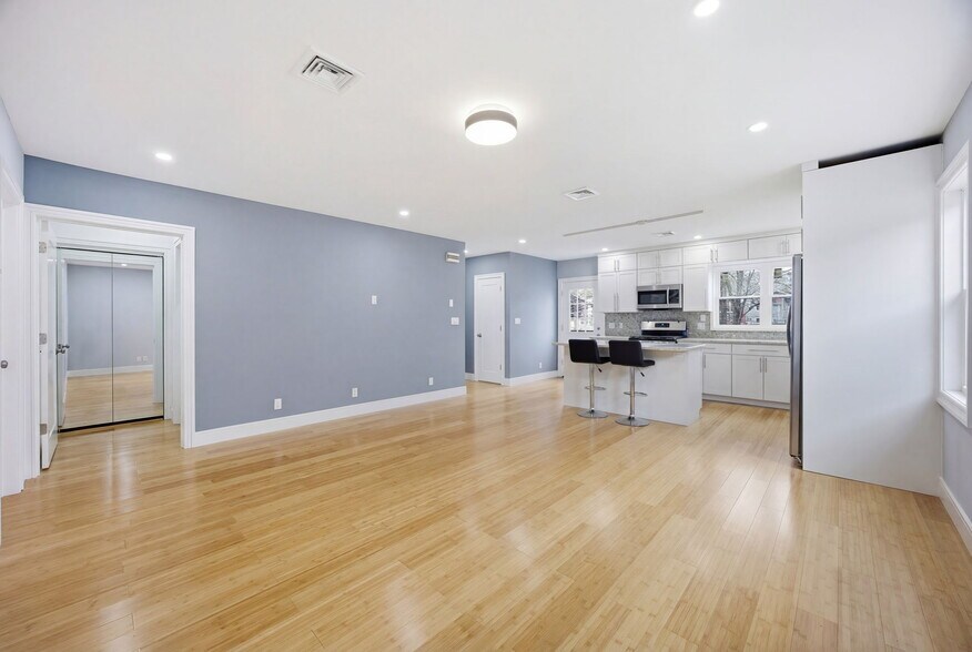 More Photos Of 96 Coale Ave, Staten Island Multifamily For Sale