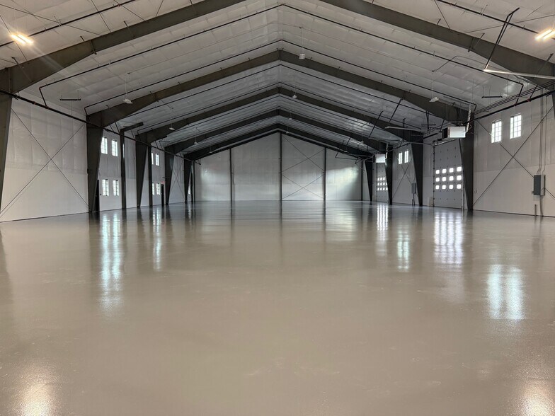 More Photos Of 1167 NE Jackpine Ave, Redmond Warehouse For Lease