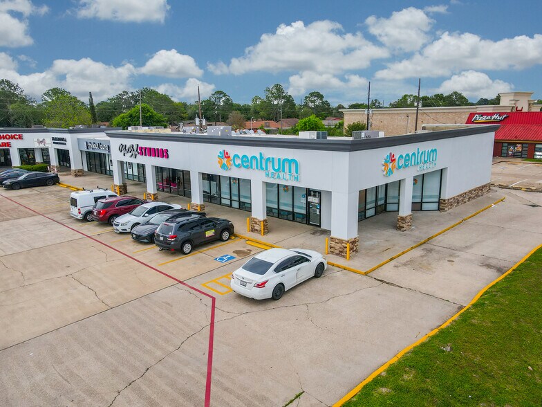 More Photos Of 8100-8140 Antoine Dr, Houston Storefront For Lease