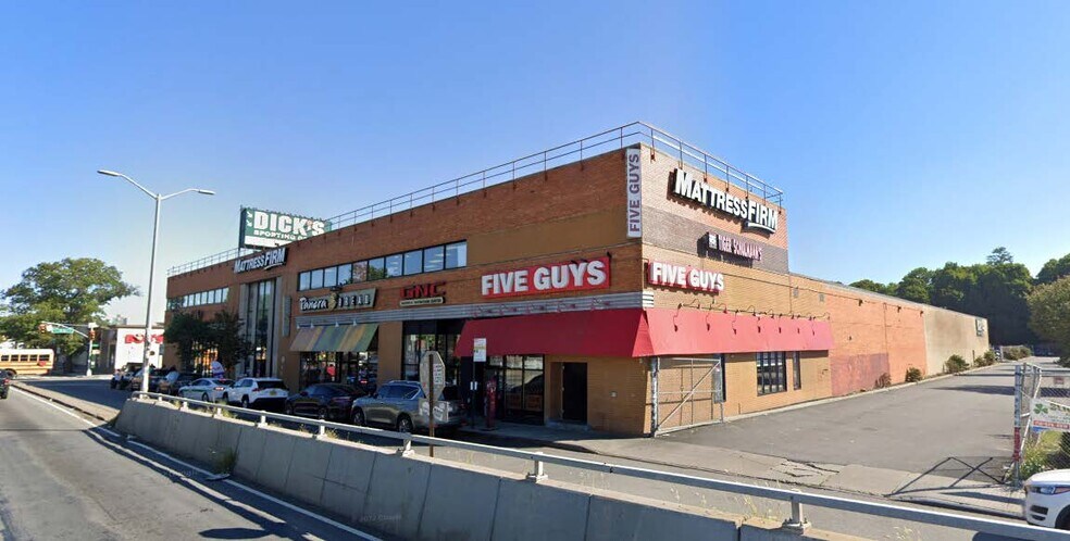 More Photos Of 73-25 Woodhaven Blvd, Forest Hills General Retail For Lease