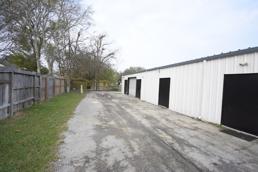 More Photos Of 550 FM 1959 Rd, Houston Service Station For Lease