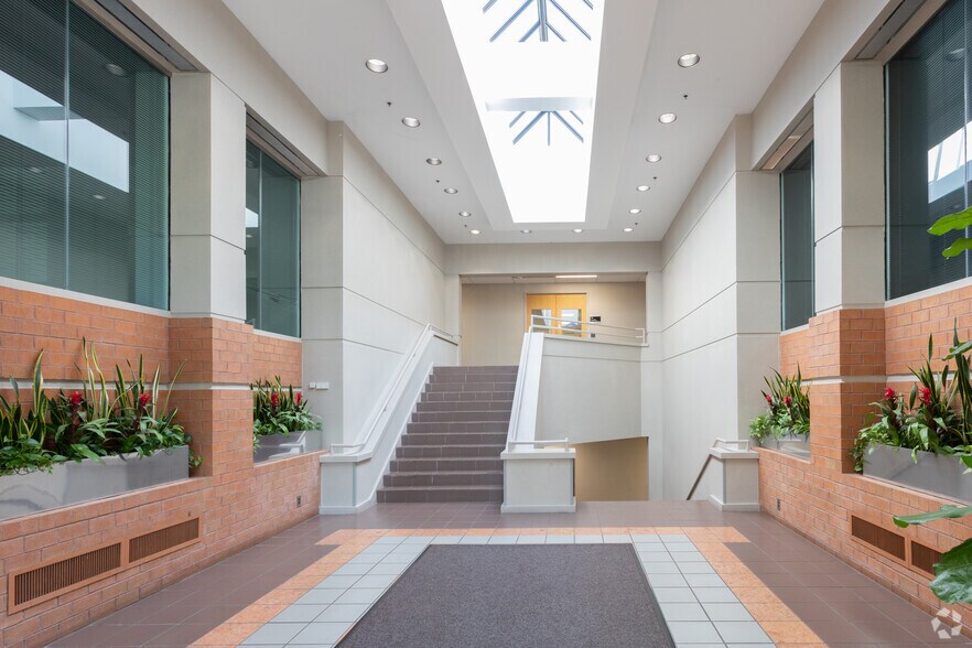 More Photos Of 100 Carpenter Dr, Sterling Office For Lease