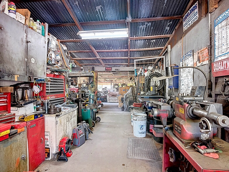 More Photos Of 16924 Shady Hills Rd, Spring Hill Auto Repair For Sale