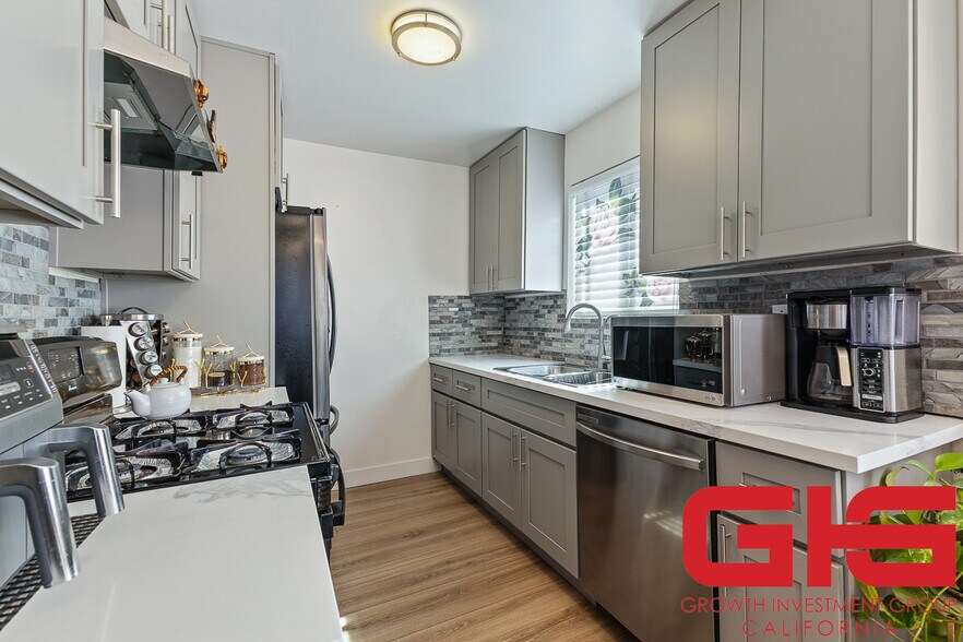 More Photos Of 1052 Elm Ave, Glendale Apartments For Sale