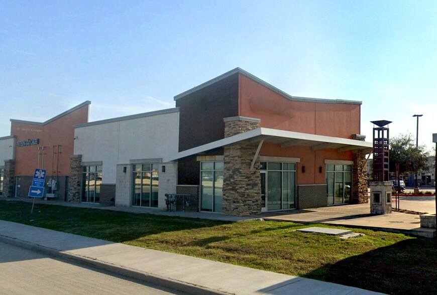 More Photos Of 2515 S Gulf Fwy, League City Freestanding For Lease