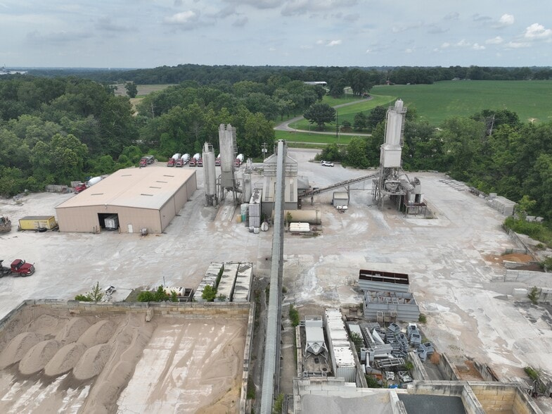 More Photos Of 5010 Old Alton Edwardsville Rd, Edwardsville Industrial For Sale