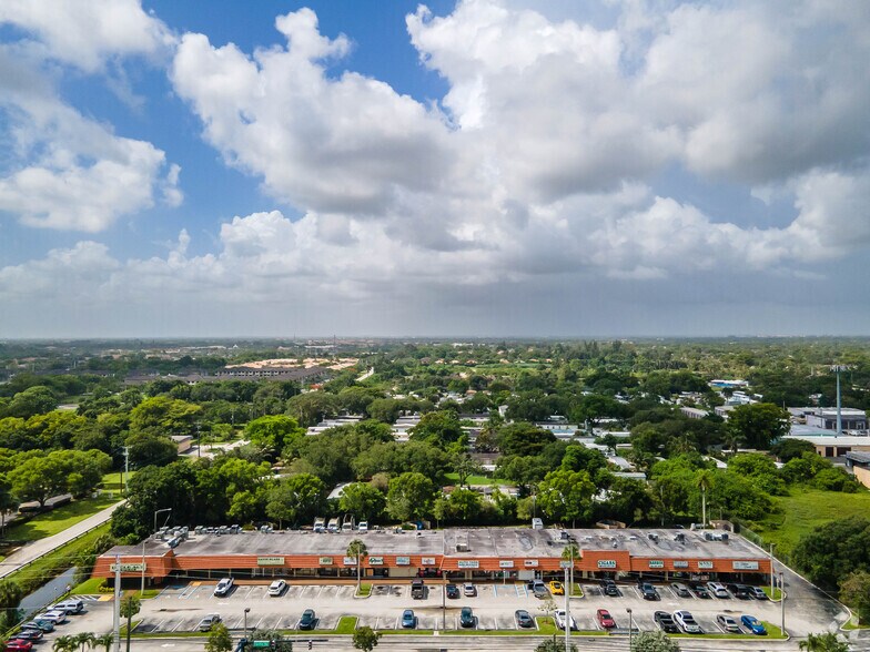 More Photos Of 8242 Griffin Rd, Davie General Retail For Lease
