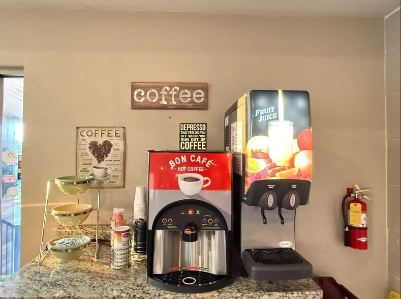 More Photos Of 3925 S Ferdon Blvd, Crestview Hotel For Sale