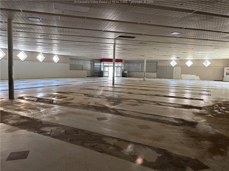 More Photos Of 173 Main St, Clay Drugstore For Lease