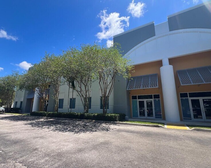 More Photos Of 4800 Lyons Technology Pky, Coconut Creek Warehouse For Lease