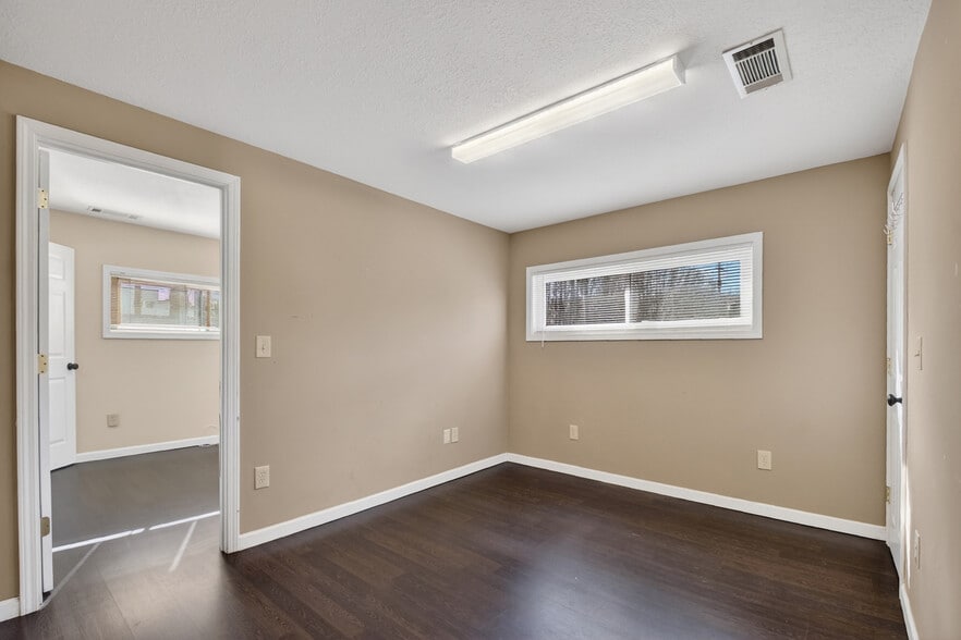 More Photos Of 240 W Main St, Blue Ridge Office For Sale