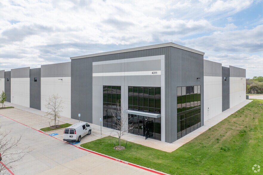 Primary Photo Of 4521 N US Highway 67, Midlothian Unknown For Lease