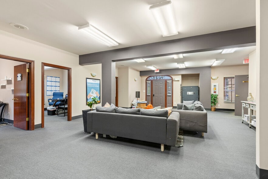 More Photos Of 132 N High St, Gahanna Office For Sale