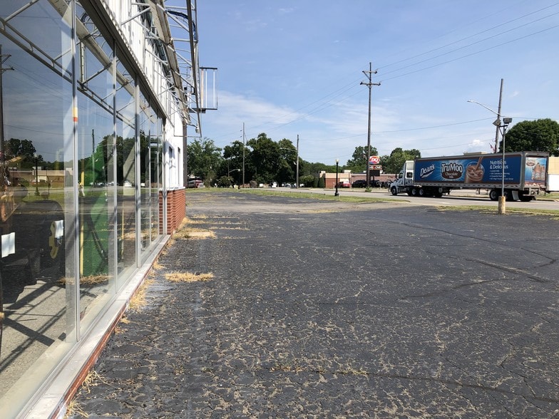 12 W Main St, Sharpsville, PA 16150 Auto Dealership For Sale